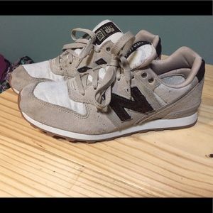 Woman’s shoes size 9